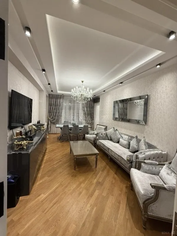 Satılır 3 otaqlı mənzil 135 m²