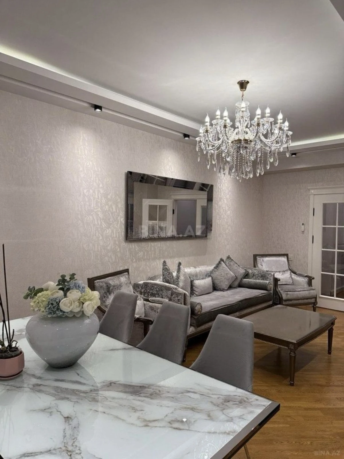 Satılır 3 otaqlı mənzil 135 m²