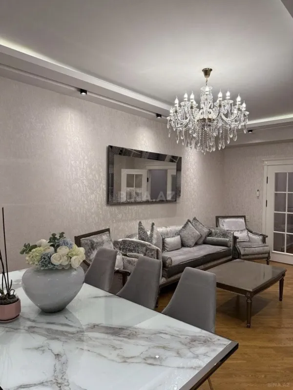 Satılır 3 otaqlı mənzil 135 m²