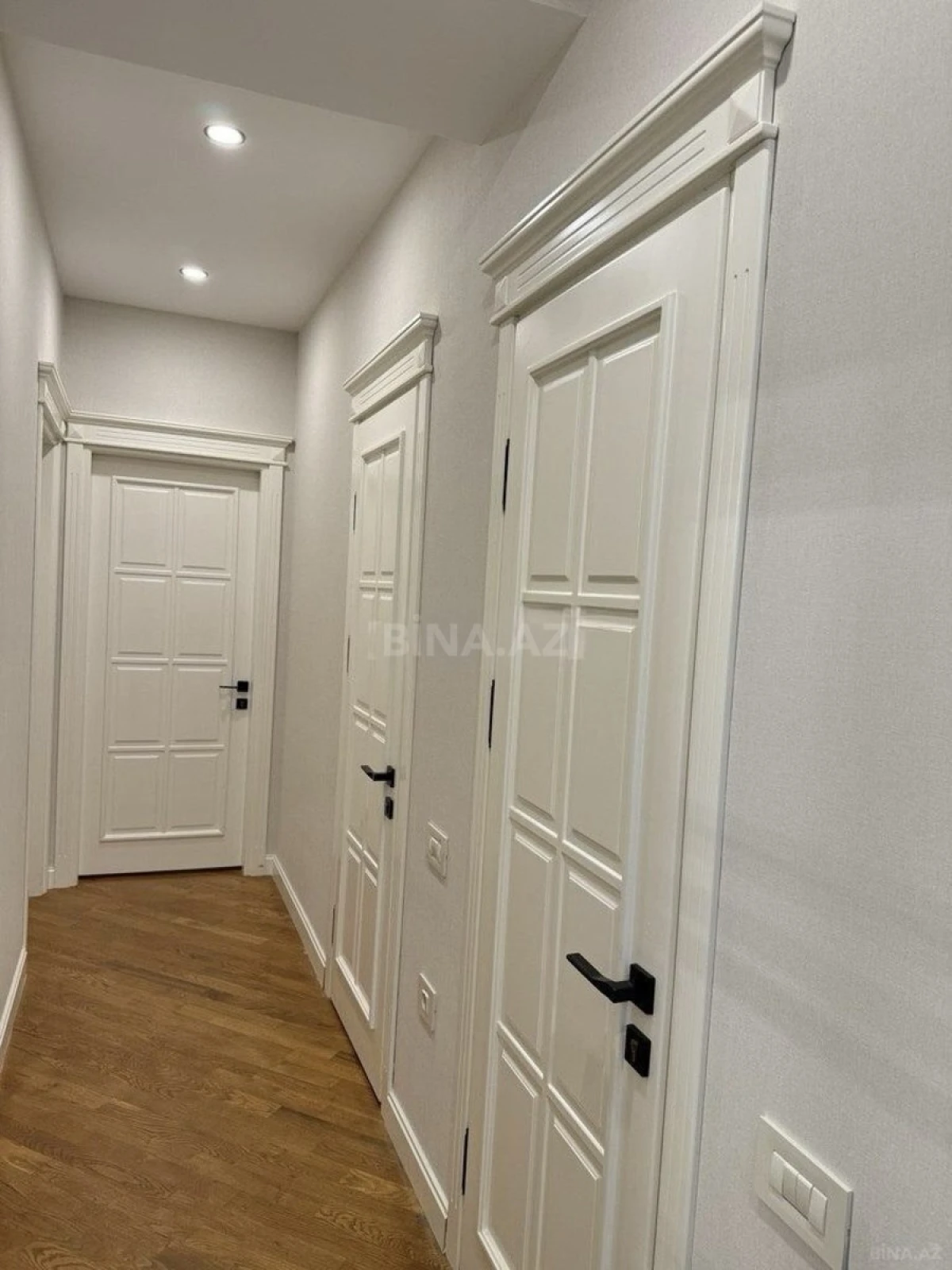 Satılır 3 otaqlı mənzil 135 m²