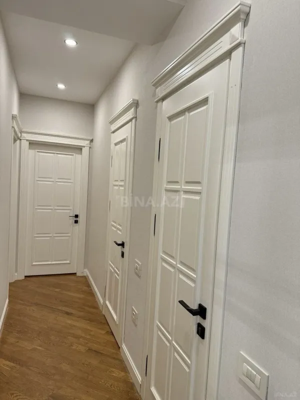 Satılır 3 otaqlı mənzil 135 m²