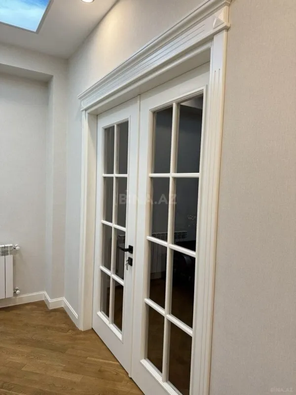 Satılır 3 otaqlı mənzil 135 m²