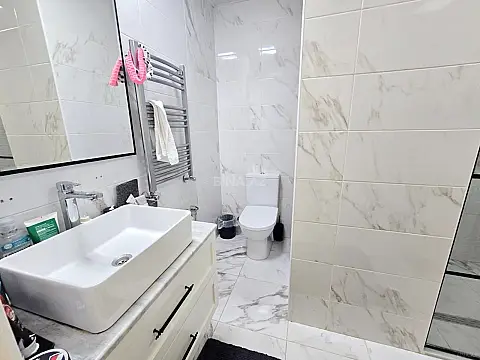 Satılır 4 otaqlı mənzil 201 m²