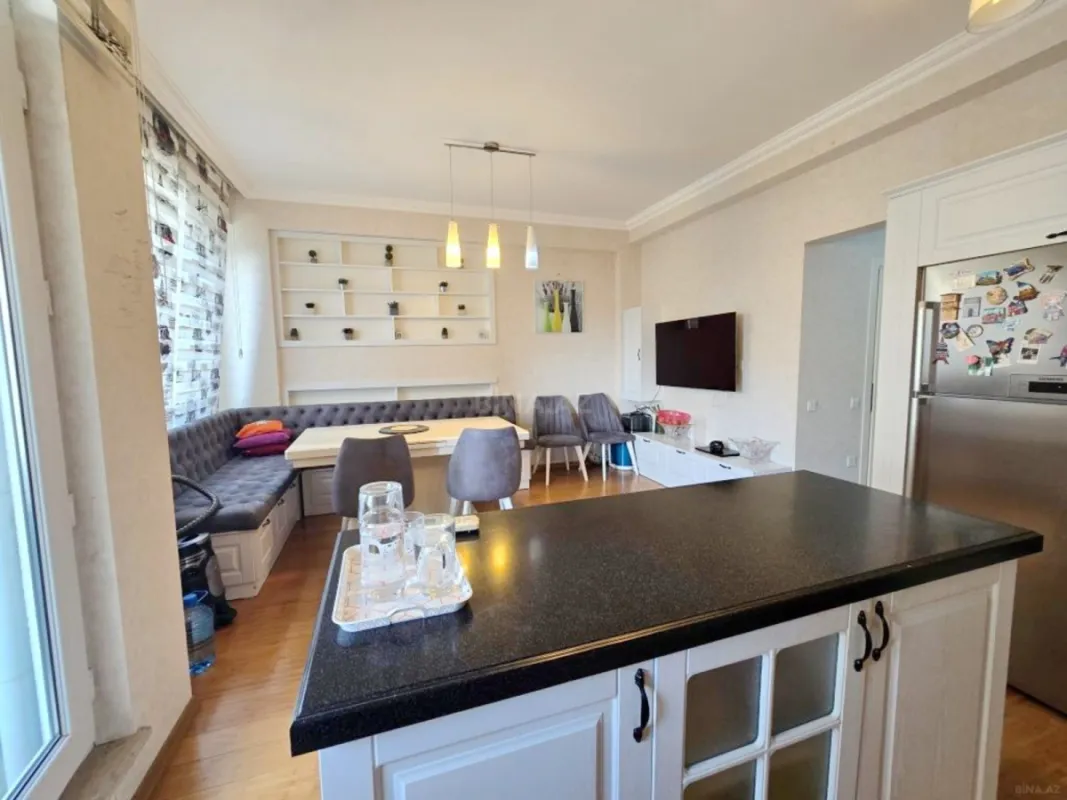 Satılır 4 otaqlı mənzil 201 m²