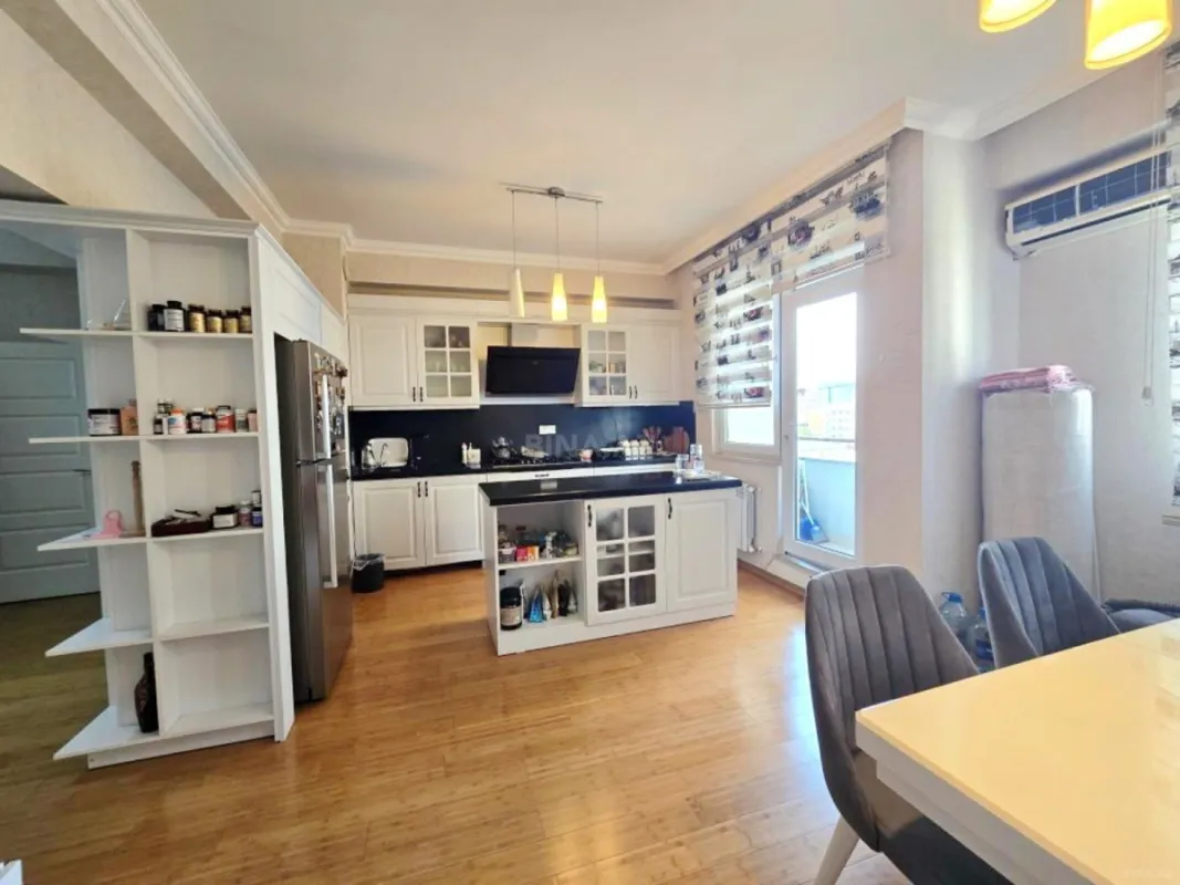 Satılır 4 otaqlı mənzil 201 m²