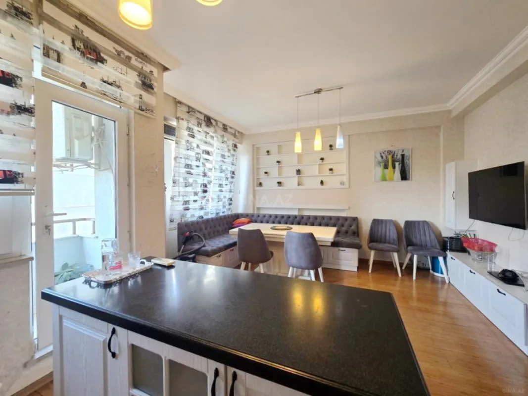 Satılır 4 otaqlı mənzil 201 m²