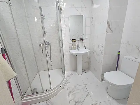 Satılır 4 otaqlı mənzil 201 m²