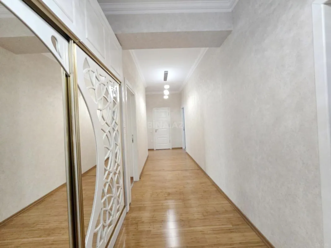 Satılır 4 otaqlı mənzil 201 m²