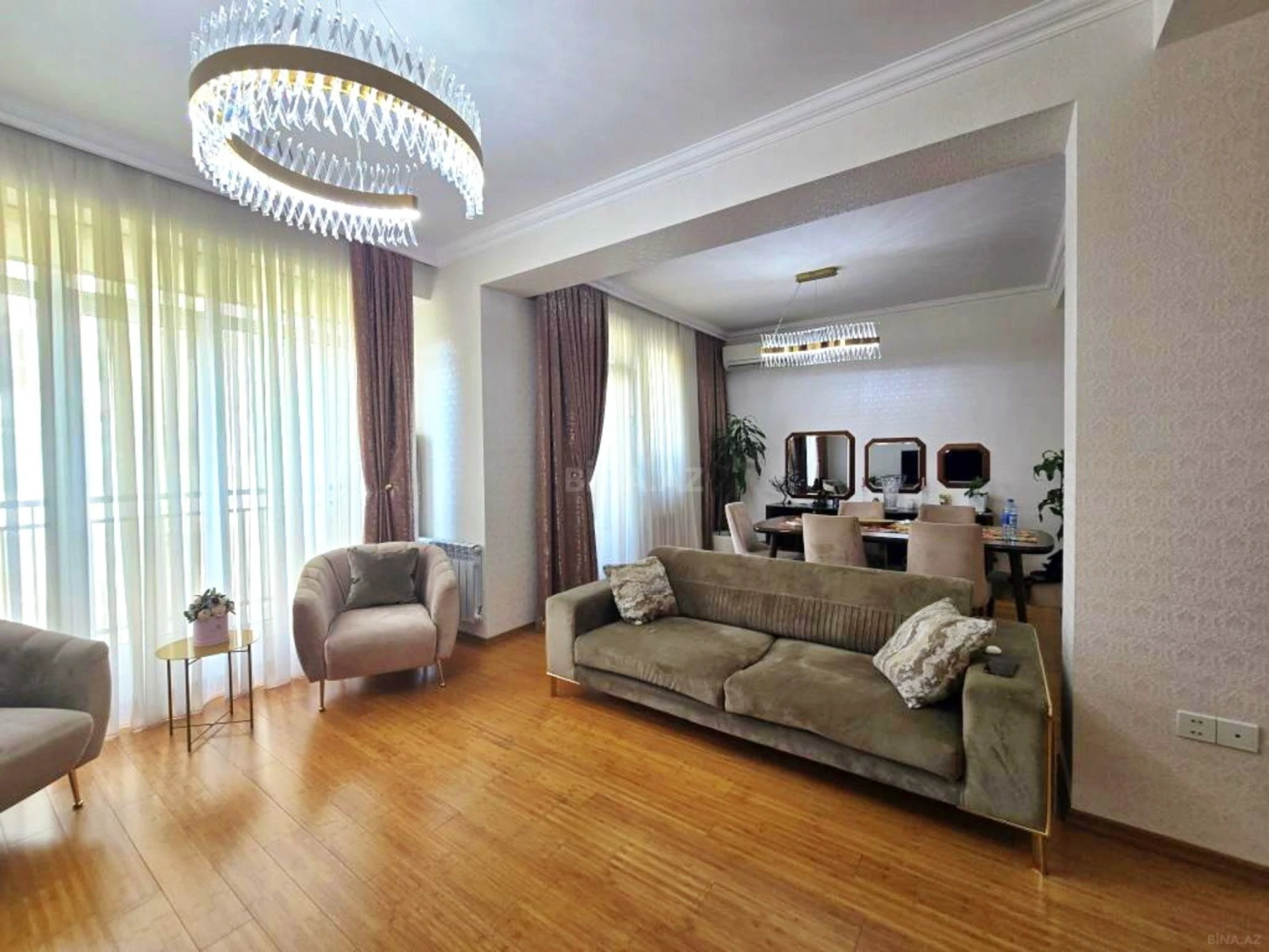 Satılır 4 otaqlı mənzil 201 m²