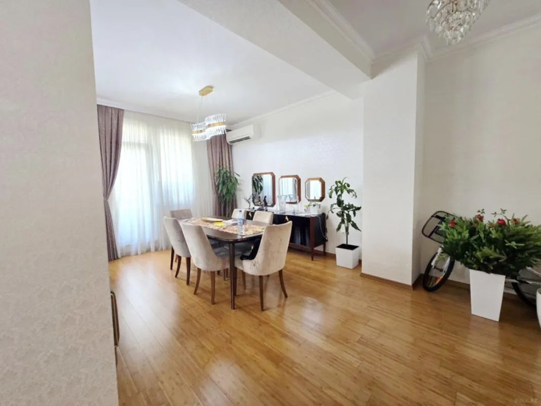 Satılır 4 otaqlı mənzil 201 m²