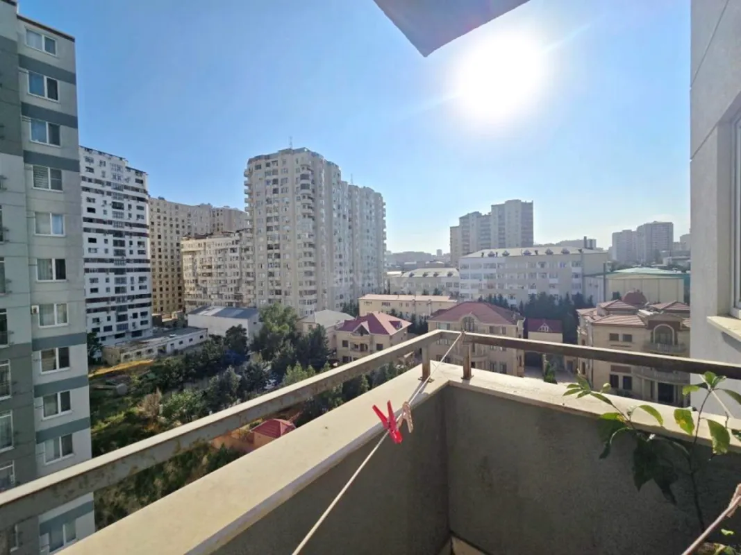 Satılır 4 otaqlı mənzil 201 m²