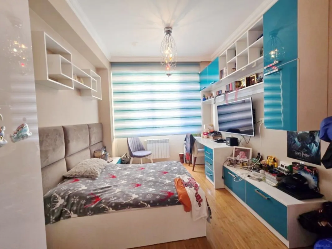 Satılır 4 otaqlı mənzil 201 m²