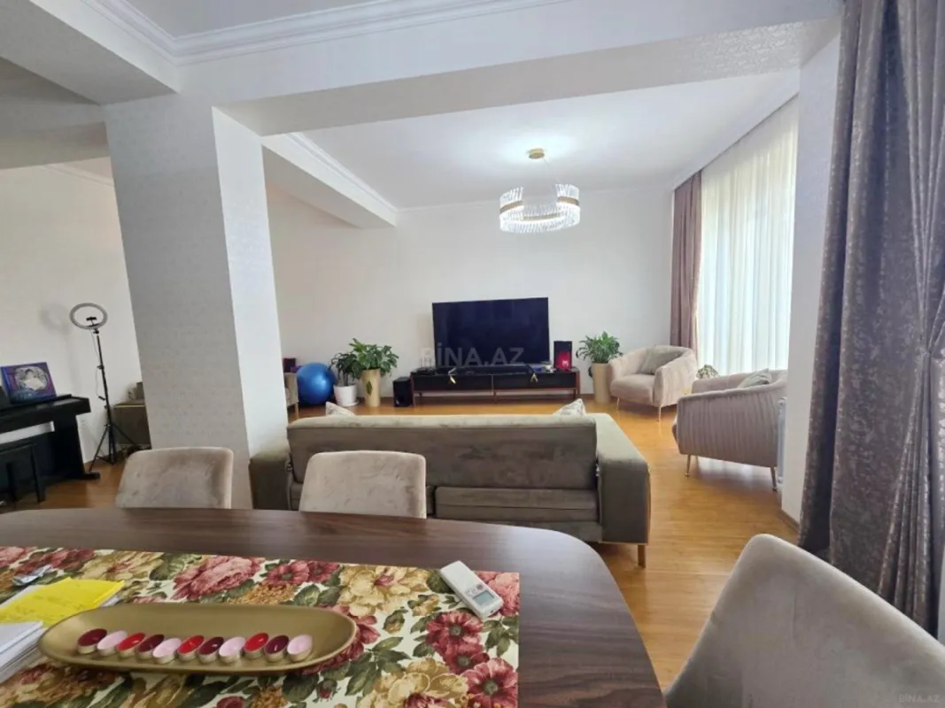 Satılır 4 otaqlı mənzil 201 m²