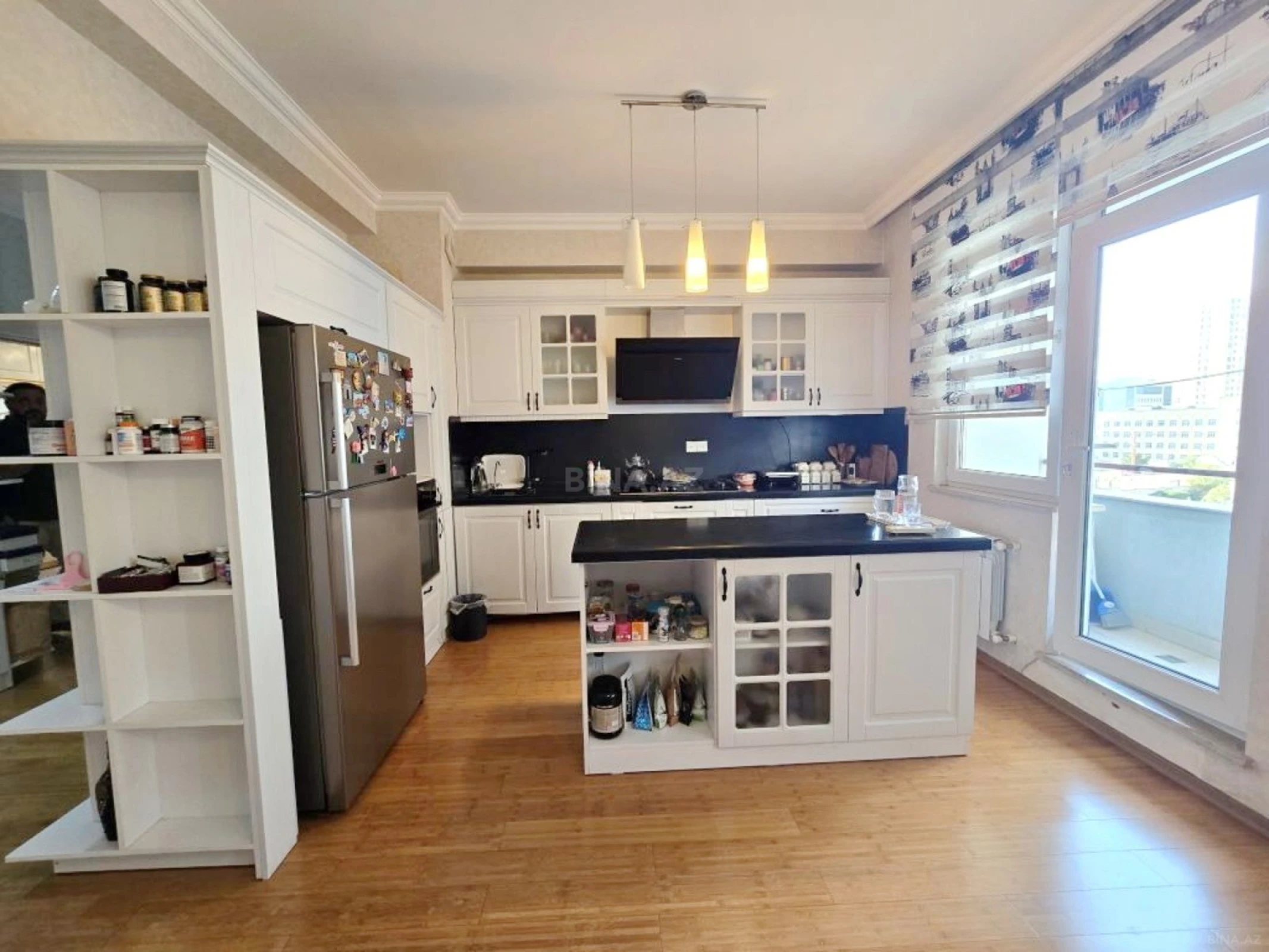 Satılır 4 otaqlı mənzil 201 m²