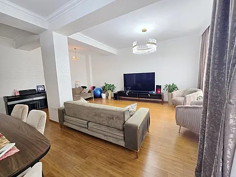 Satılır 4 otaqlı mənzil 201 m² — Bakı, İnşaatçılar 4 otaq 201.00 m²