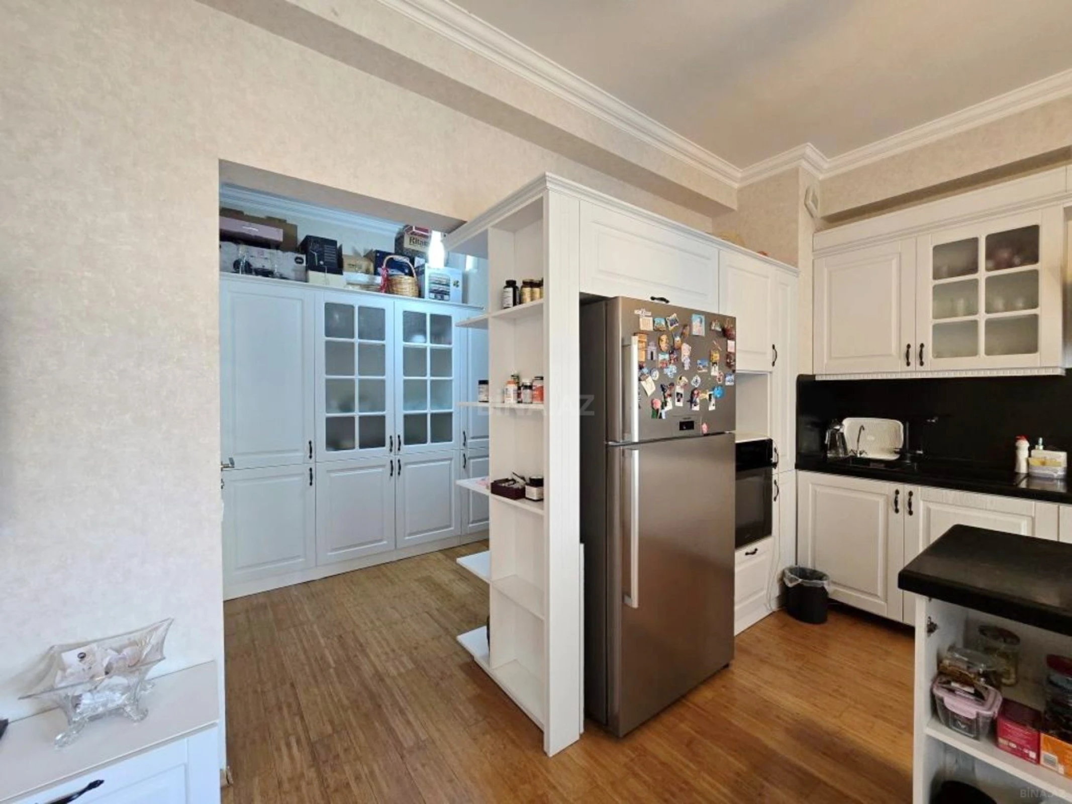 Satılır 4 otaqlı mənzil 201 m²