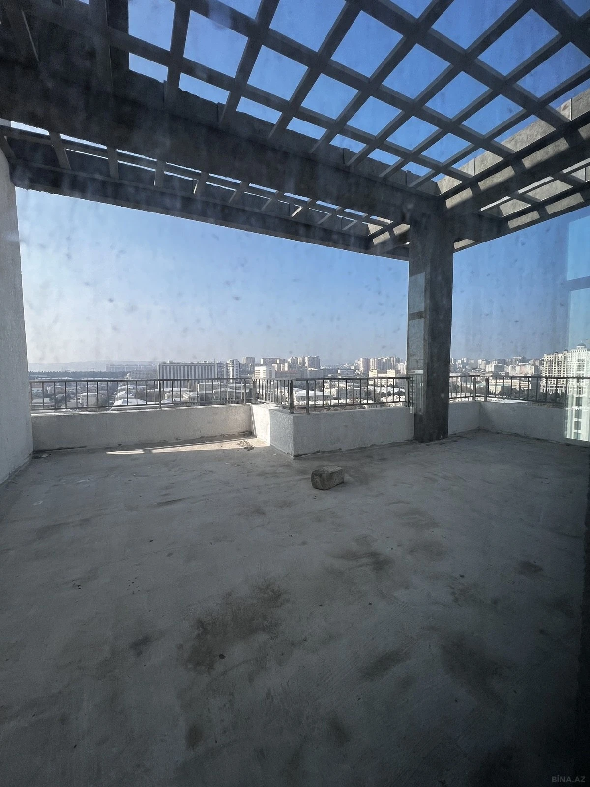 Satılır 4 otaqlı mənzil 280 m²