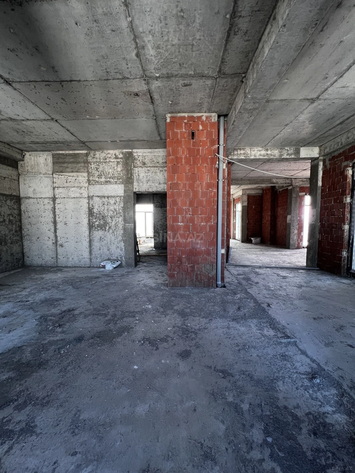 Satılır 4 otaqlı mənzil 280 m²