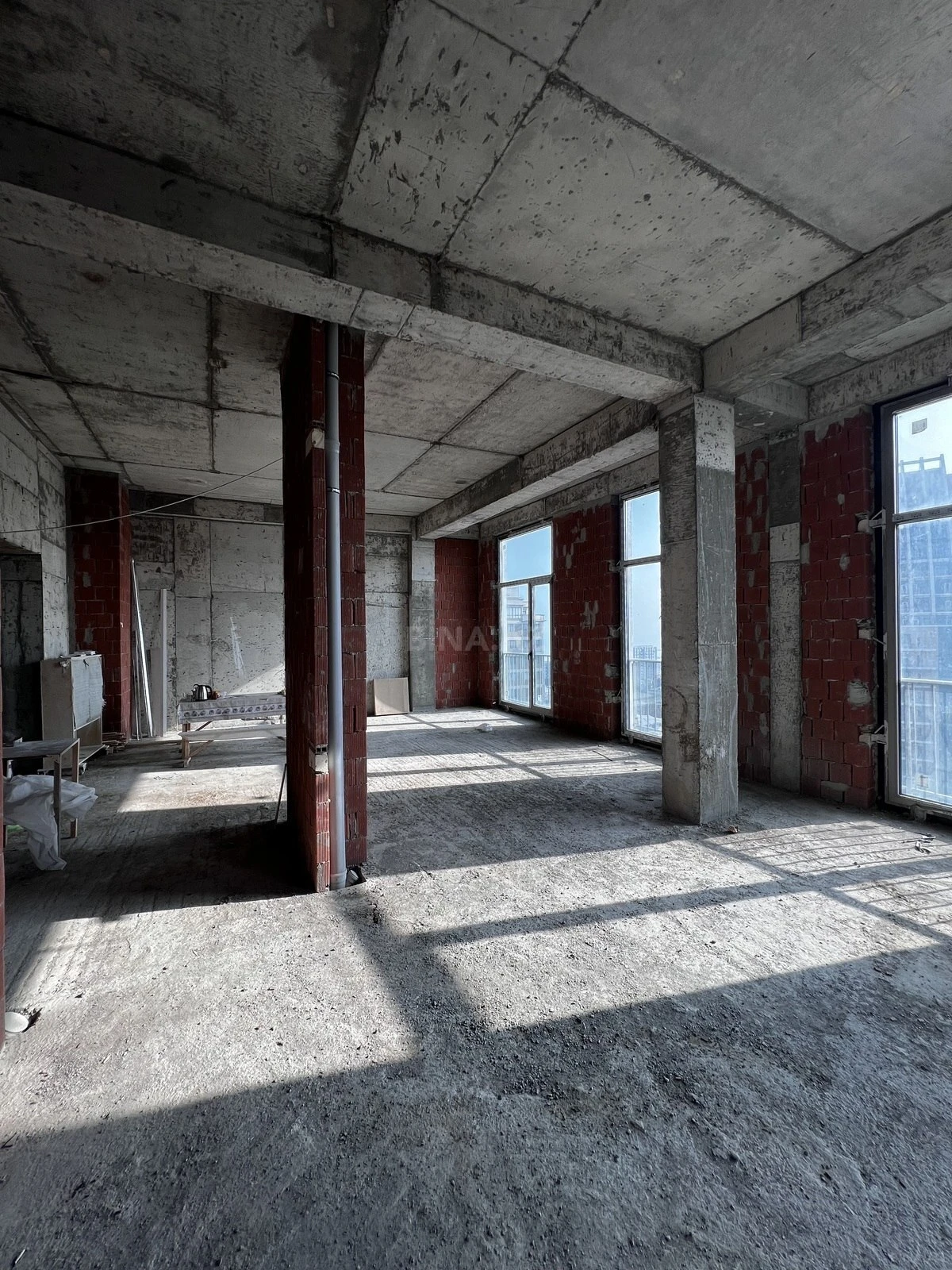 Satılır 4 otaqlı mənzil 280 m²