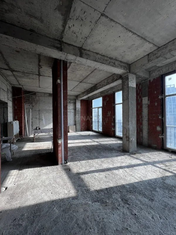 Satılır 4 otaqlı mənzil 280 m²