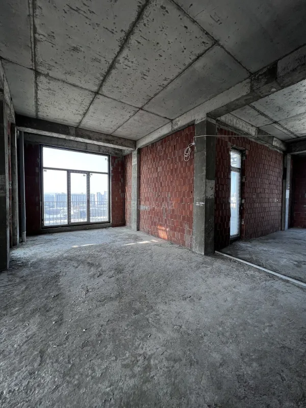 Satılır 4 otaqlı mənzil 280 m²