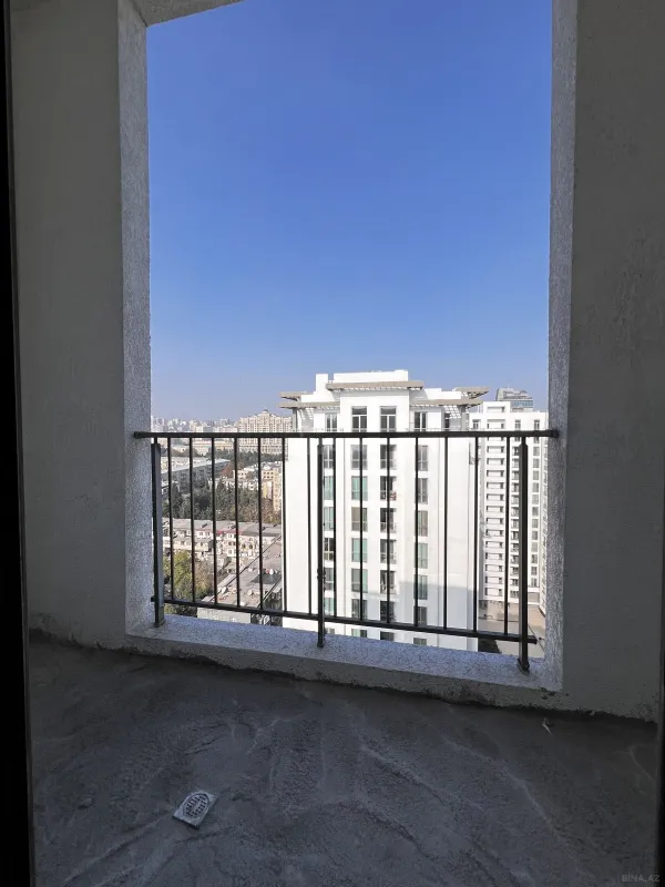 Satılır 4 otaqlı mənzil 280 m²