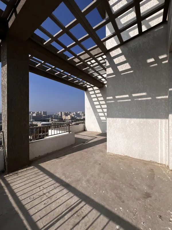 Satılır 4 otaqlı mənzil 280 m²