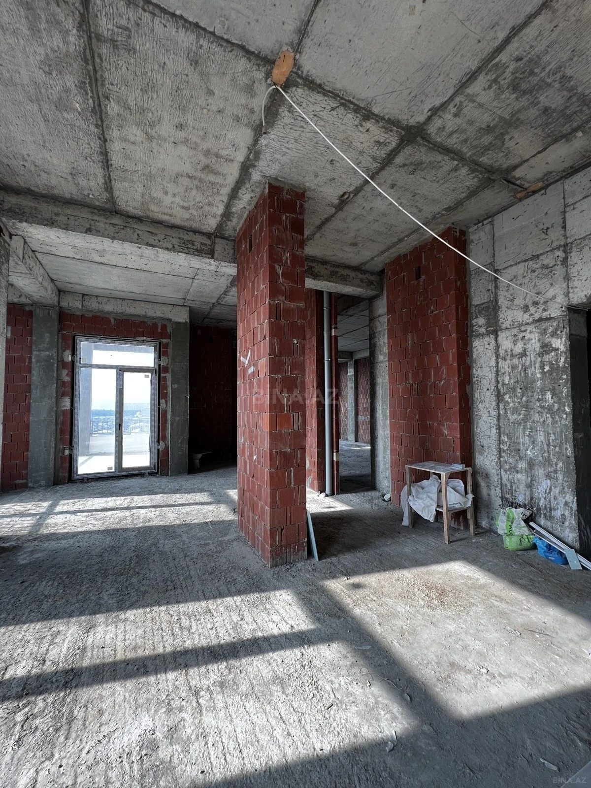 Satılır 4 otaqlı mənzil 280 m²