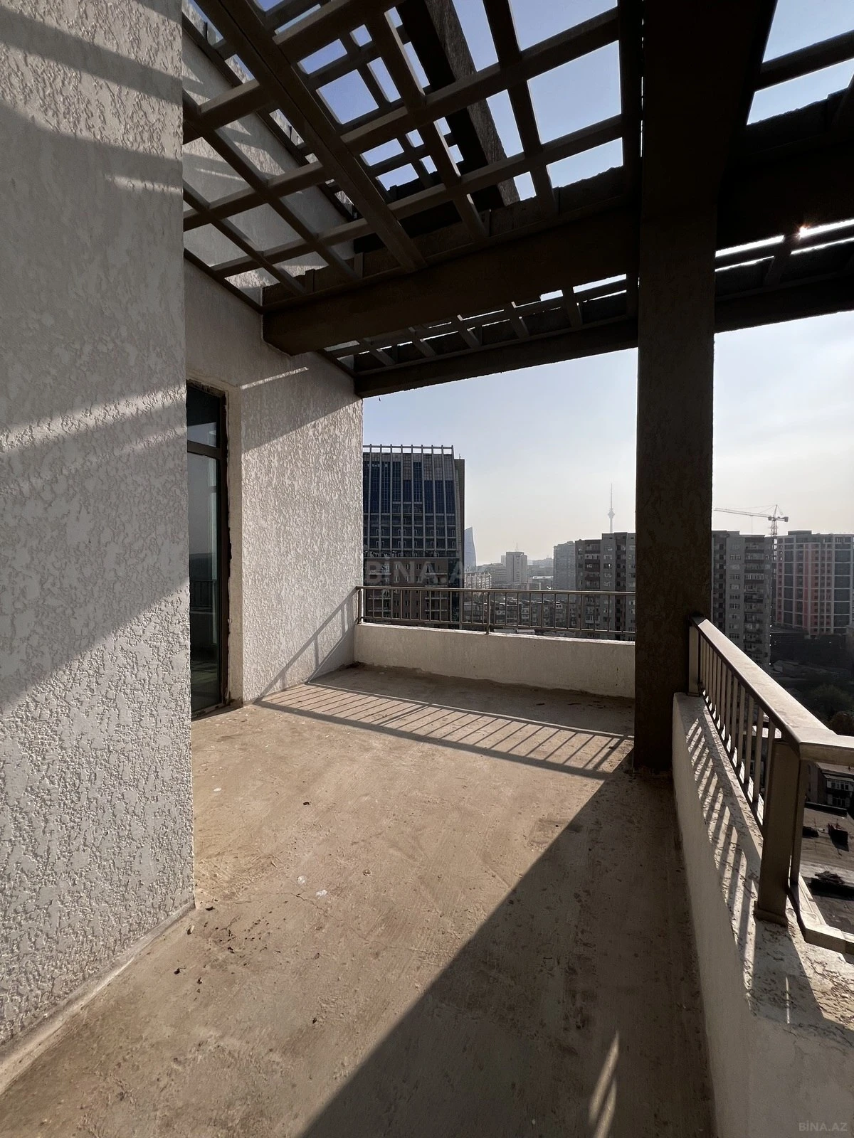 Satılır 4 otaqlı mənzil 280 m²