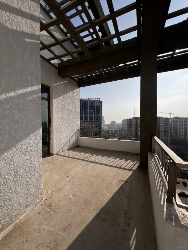 Satılır 4 otaqlı mənzil 280 m²