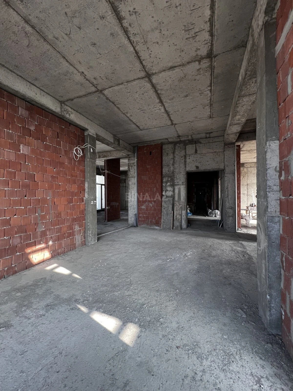 Satılır 4 otaqlı mənzil 280 m²