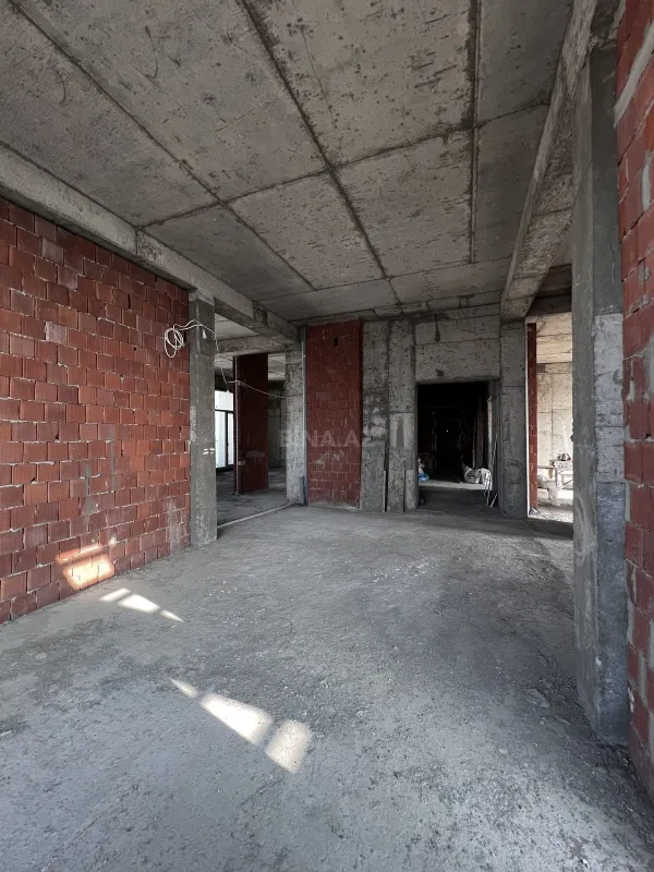 Satılır 4 otaqlı mənzil 280 m²