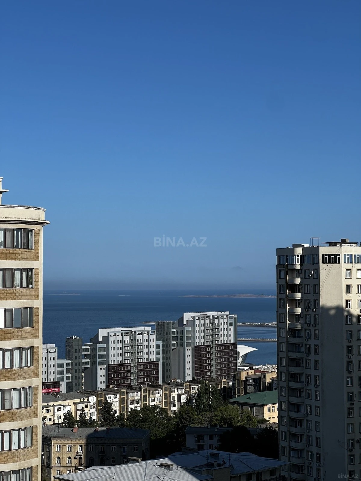 Satılır 4 otaqlı mənzil 280 m²