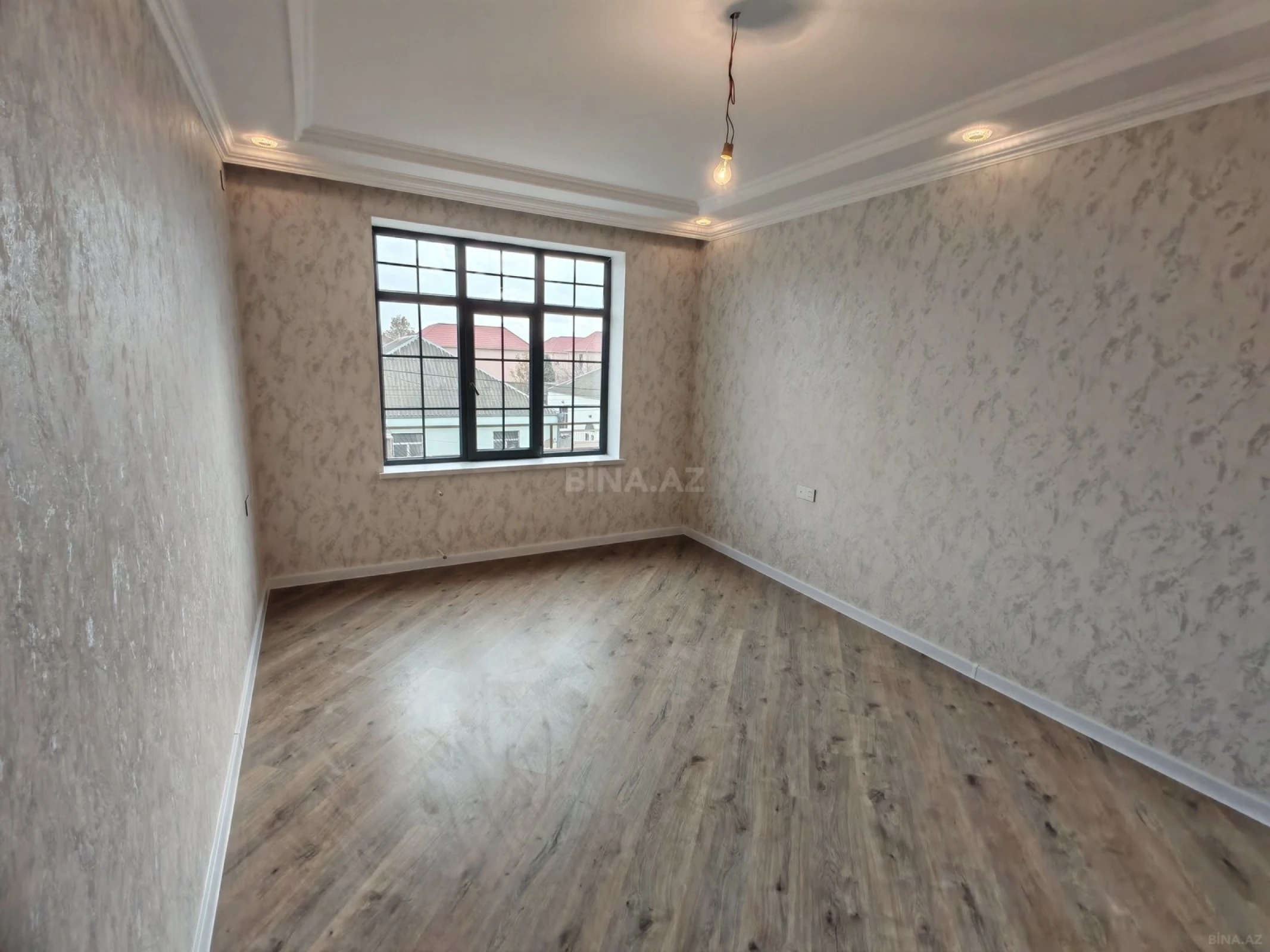 Satılır 5 otaqlı həyət evi 220 m²