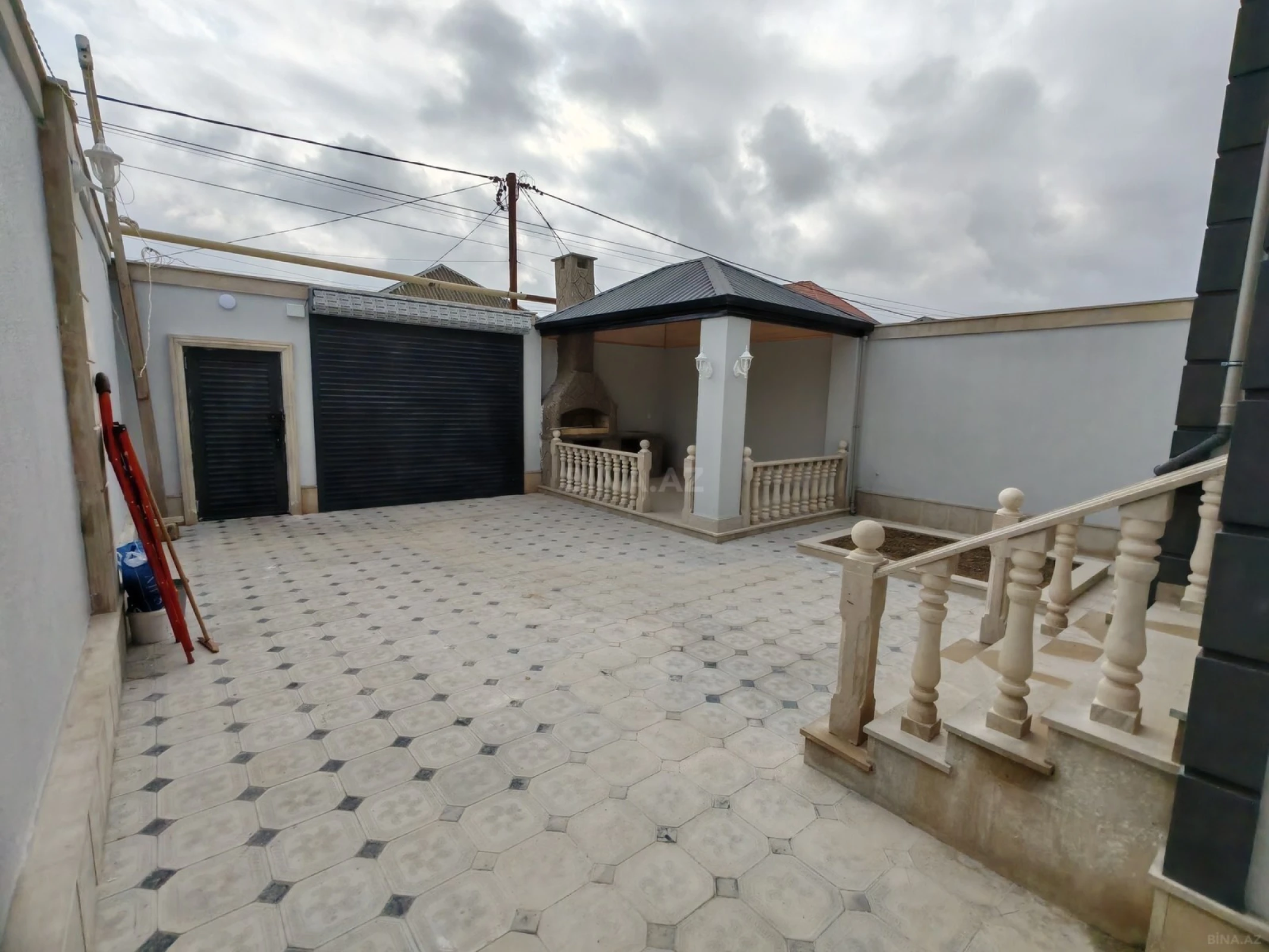Satılır 5 otaqlı həyət evi 220 m²