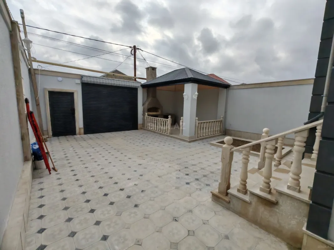 Satılır 5 otaqlı həyət evi 220 m²
