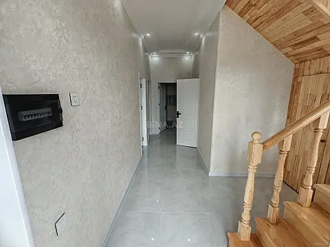Satılır 5 otaqlı həyət evi 220 m²