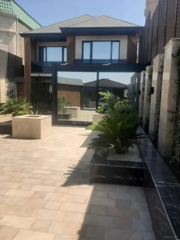 Satılır 5 otaqlı həyət evi 250 m²