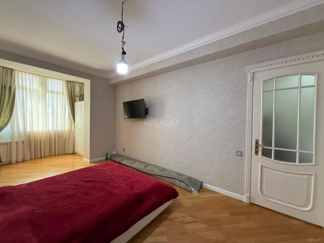 Satılır 3 otaqlı mənzil 145 m²
