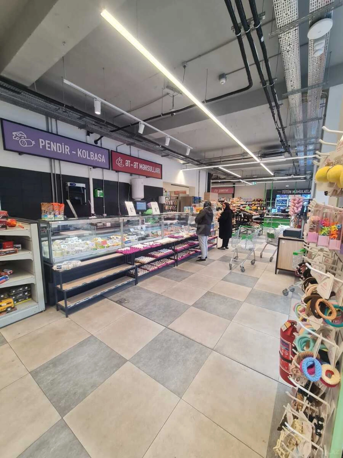 Satılır obyekt 647 m²