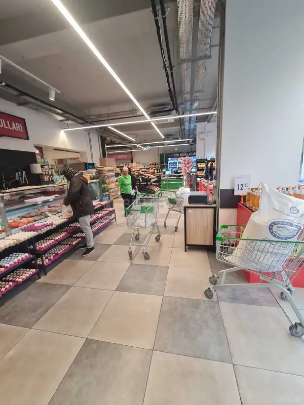 Satılır obyekt 647 m²