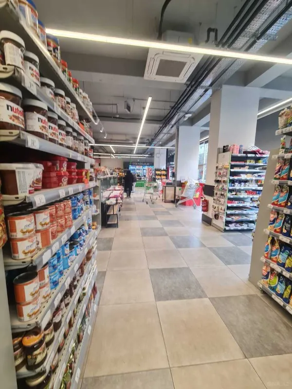 Satılır obyekt 647 m²