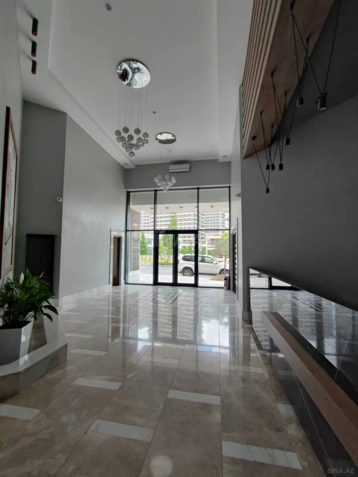 Satılır 2 otaqlı mənzil 109 m²