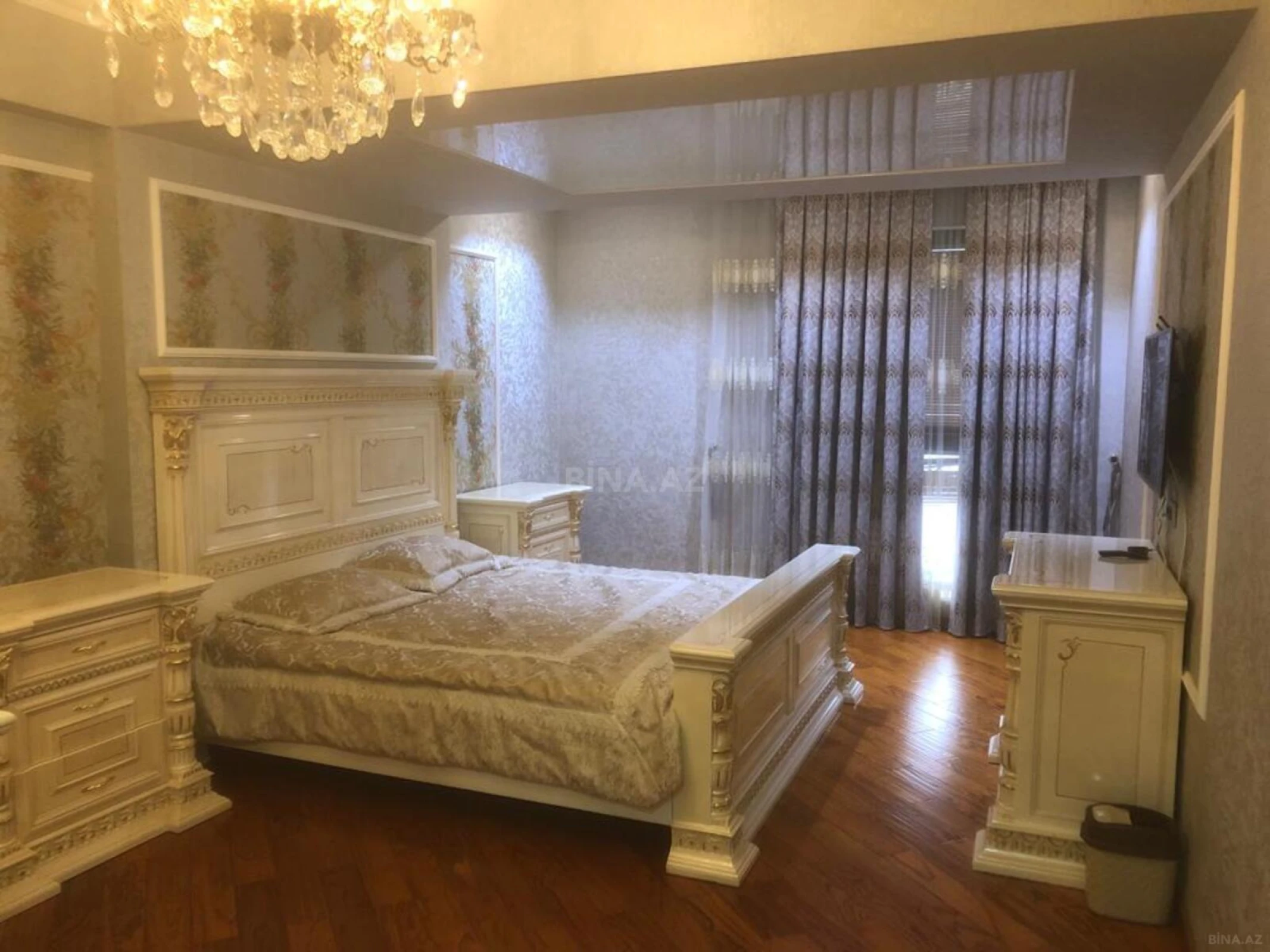 Kirayə verilir 5 otaqlı mənzil 300 m²