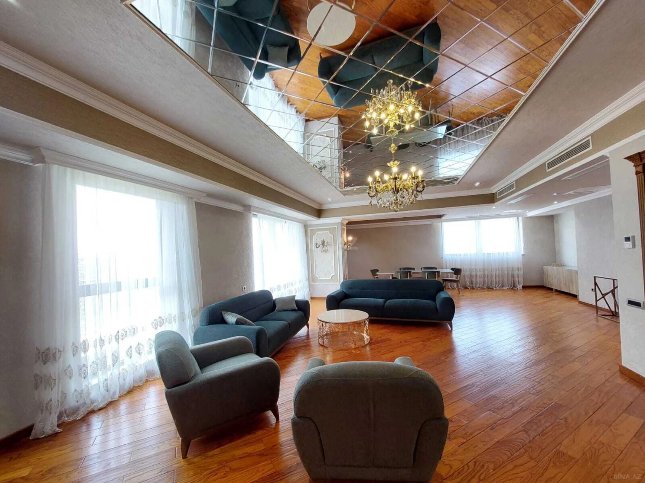 Kirayə verilir 5 otaqlı mənzil 300 m²