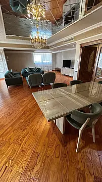 Kirayə verilir 5 otaqlı mənzil 300 m²