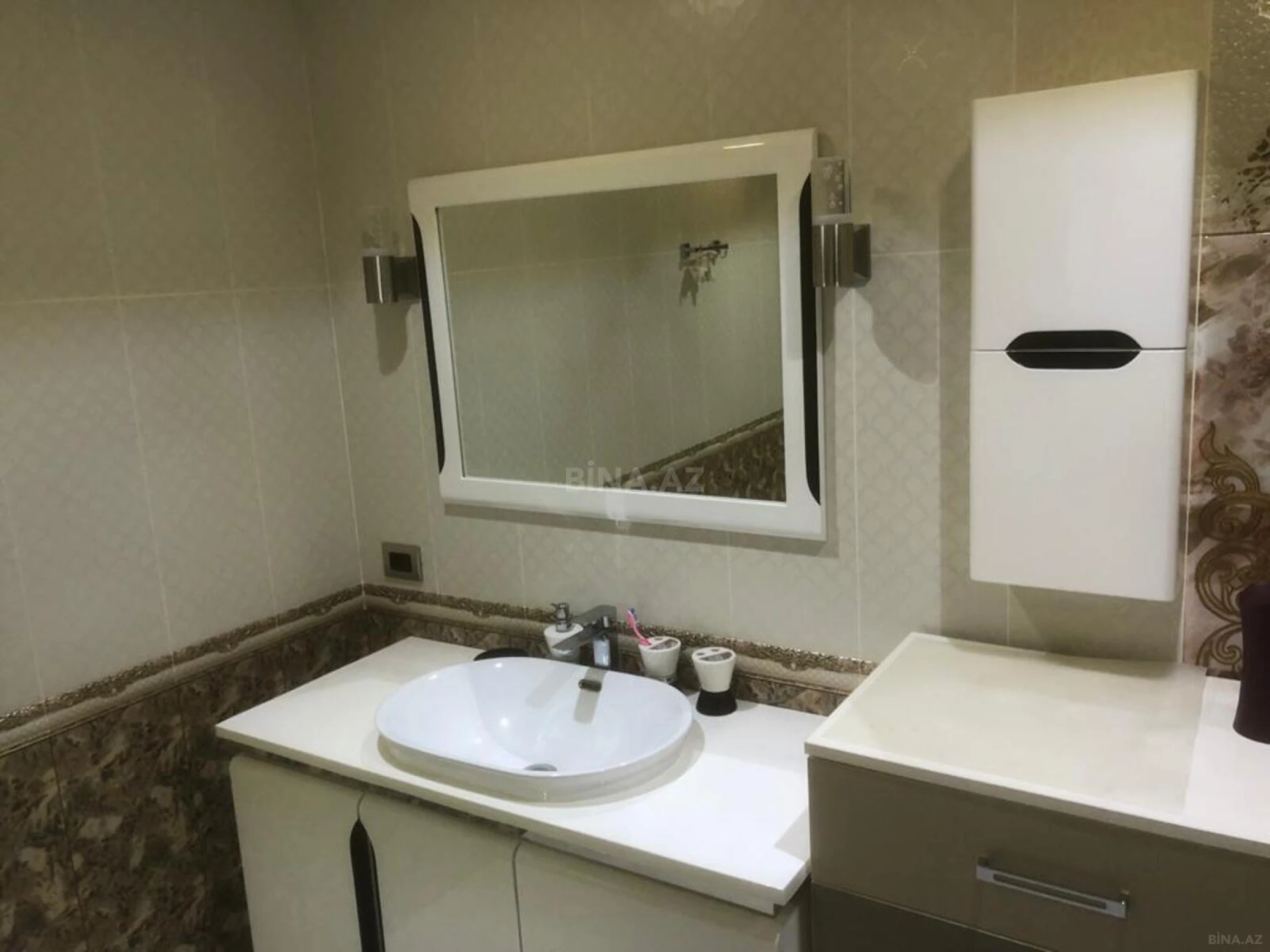 Kirayə verilir 5 otaqlı mənzil 300 m²