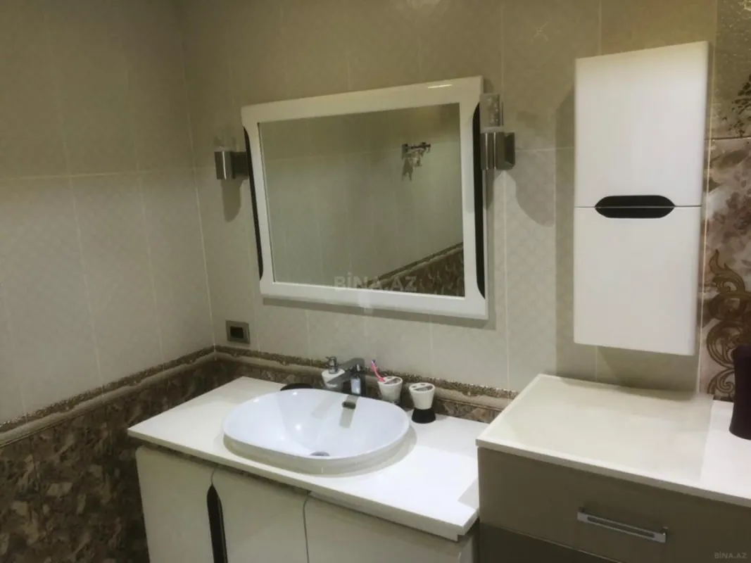 Kirayə verilir 5 otaqlı mənzil 300 m²