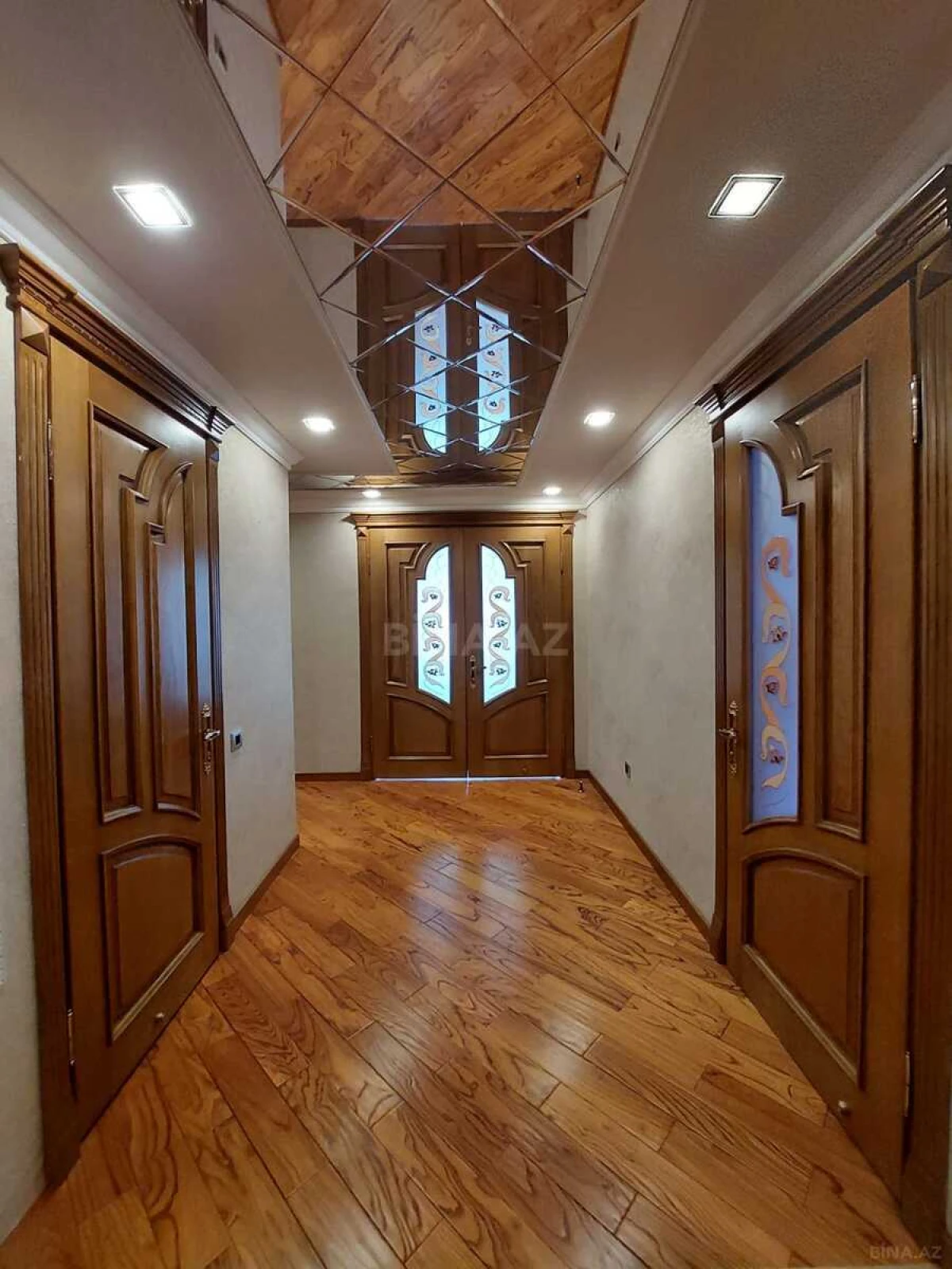 Kirayə verilir 5 otaqlı mənzil 300 m²