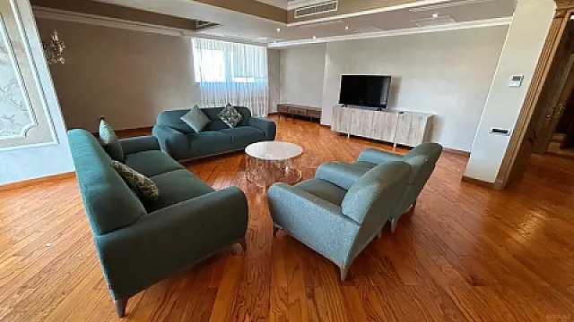 Kirayə verilir 5 otaqlı mənzil 300 m²